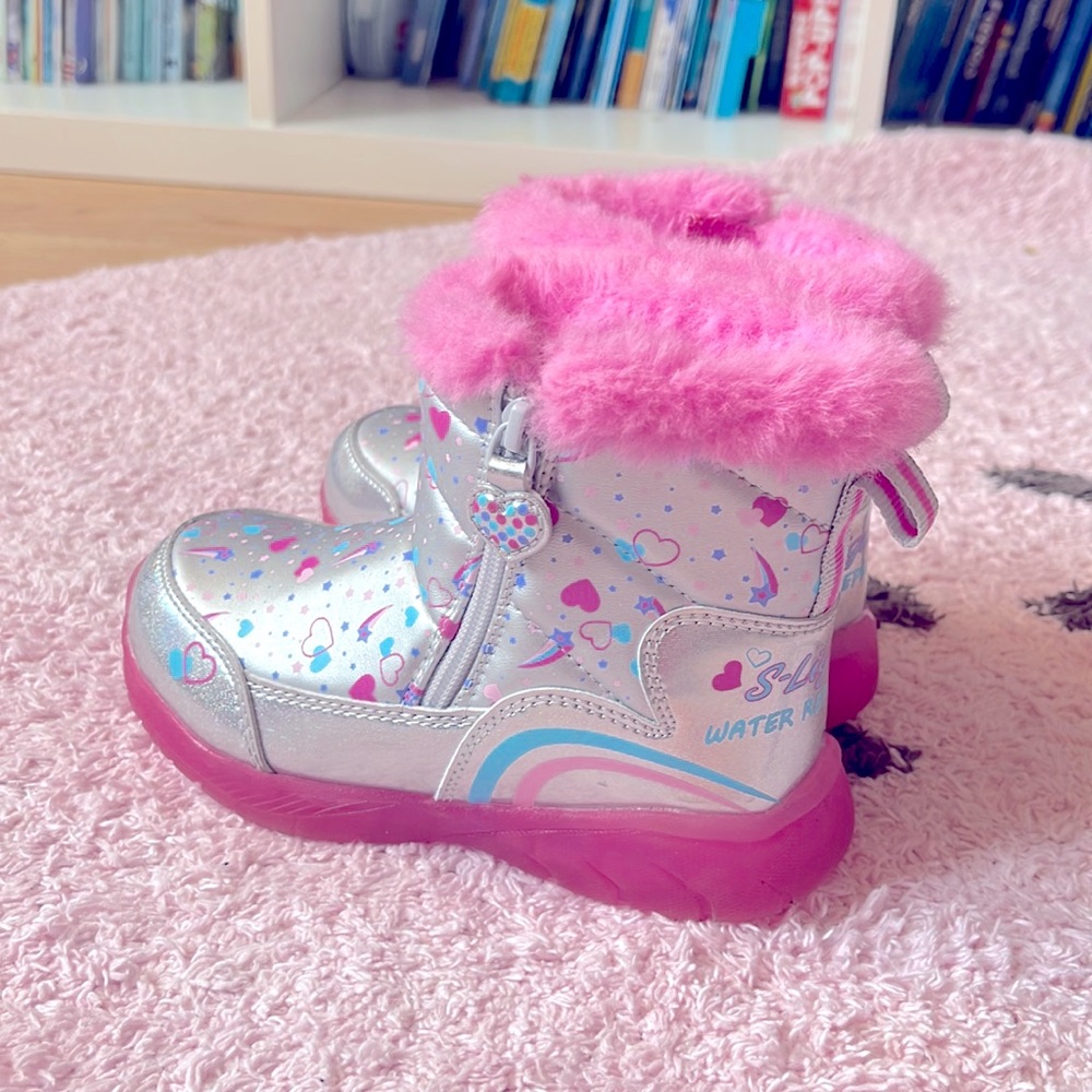 Sketchers light-up pink fur waterproof boots silver & pink and blue hearts as 9